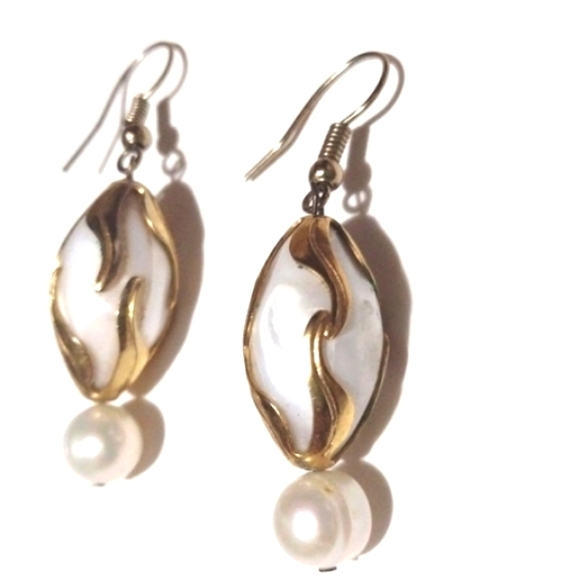 VINTAGE IVORY FAUX PEARL GOLD-TONE ACCENTS DROP DANGLE HOOK 1.5" EARRINGS - Picture 3 of 8